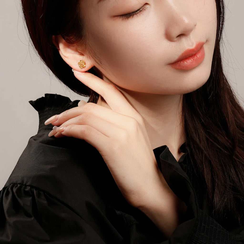Aretes Flor Rosa – Oro Sólido 18K AU750 Hollow | Joyería Fina Mujer