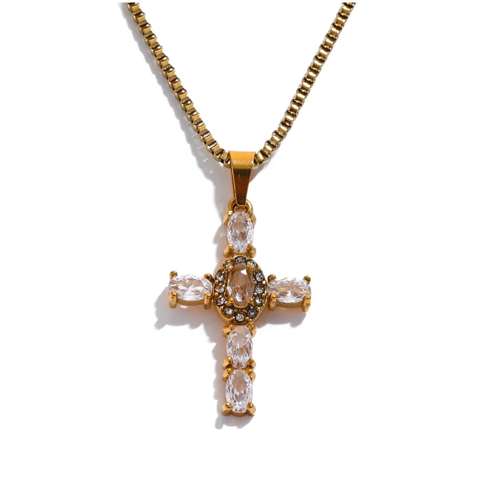 Collar Cruz Zirconia Cúbica – Acero Inoxidable Chapado en Oro | Lujo Delicado