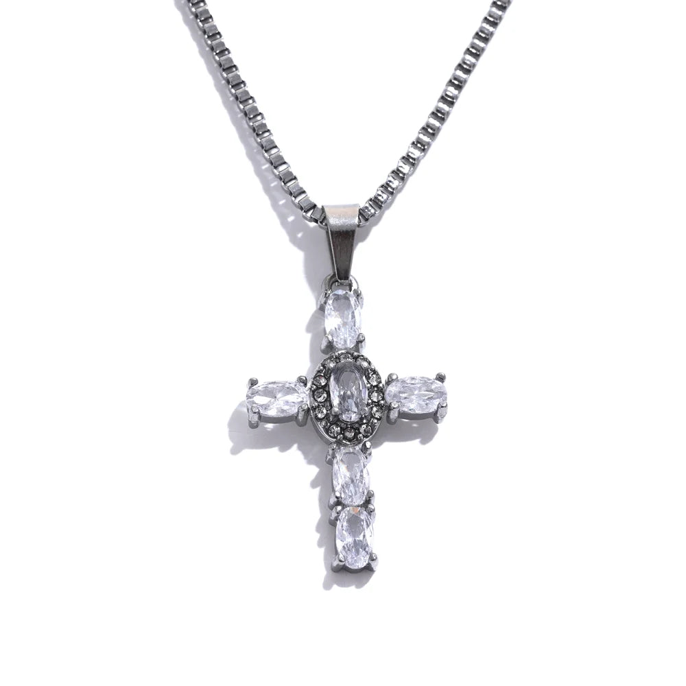 Collar Cruz Zirconia Cúbica – Acero Inoxidable Chapado en Oro | Lujo Delicado