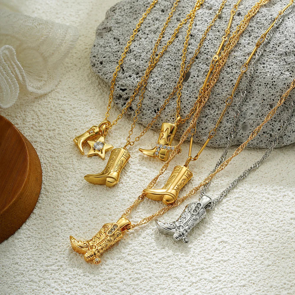 Collar Colgante Botas Vaqueras – Acero Inoxidable Chapado en Oro 18K | Estilo Vintage