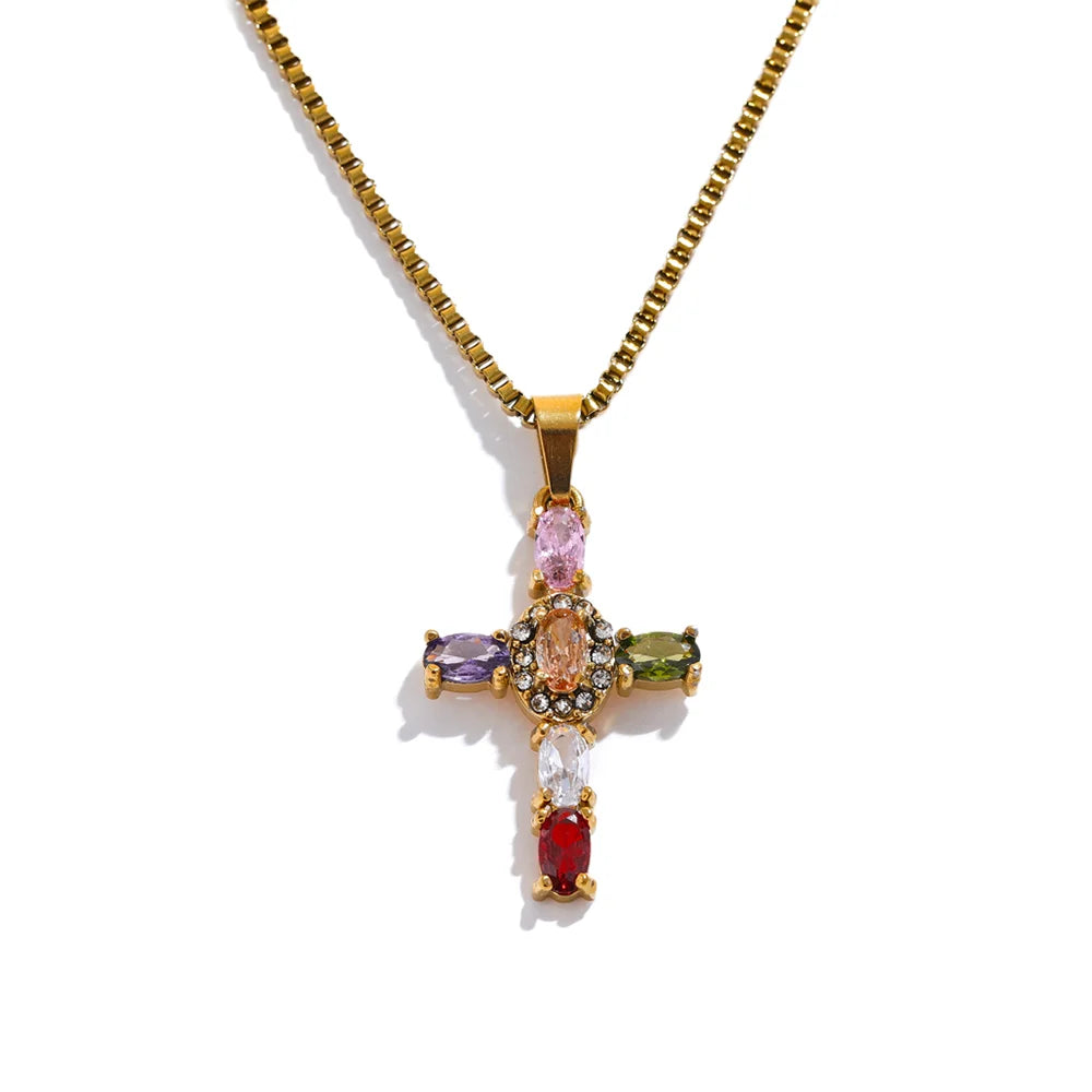 Collar Cruz Zirconia Cúbica – Acero Inoxidable Chapado en Oro | Lujo Delicado