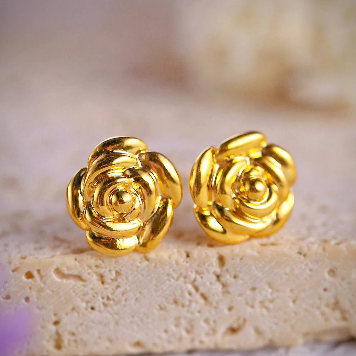 Aretes Flor Rosa – Oro Sólido 18K AU750 Hollow | Joyería Fina Mujer