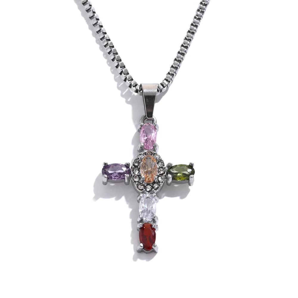 Collar Cruz Zirconia Cúbica – Acero Inoxidable Chapado en Oro | Lujo Delicado