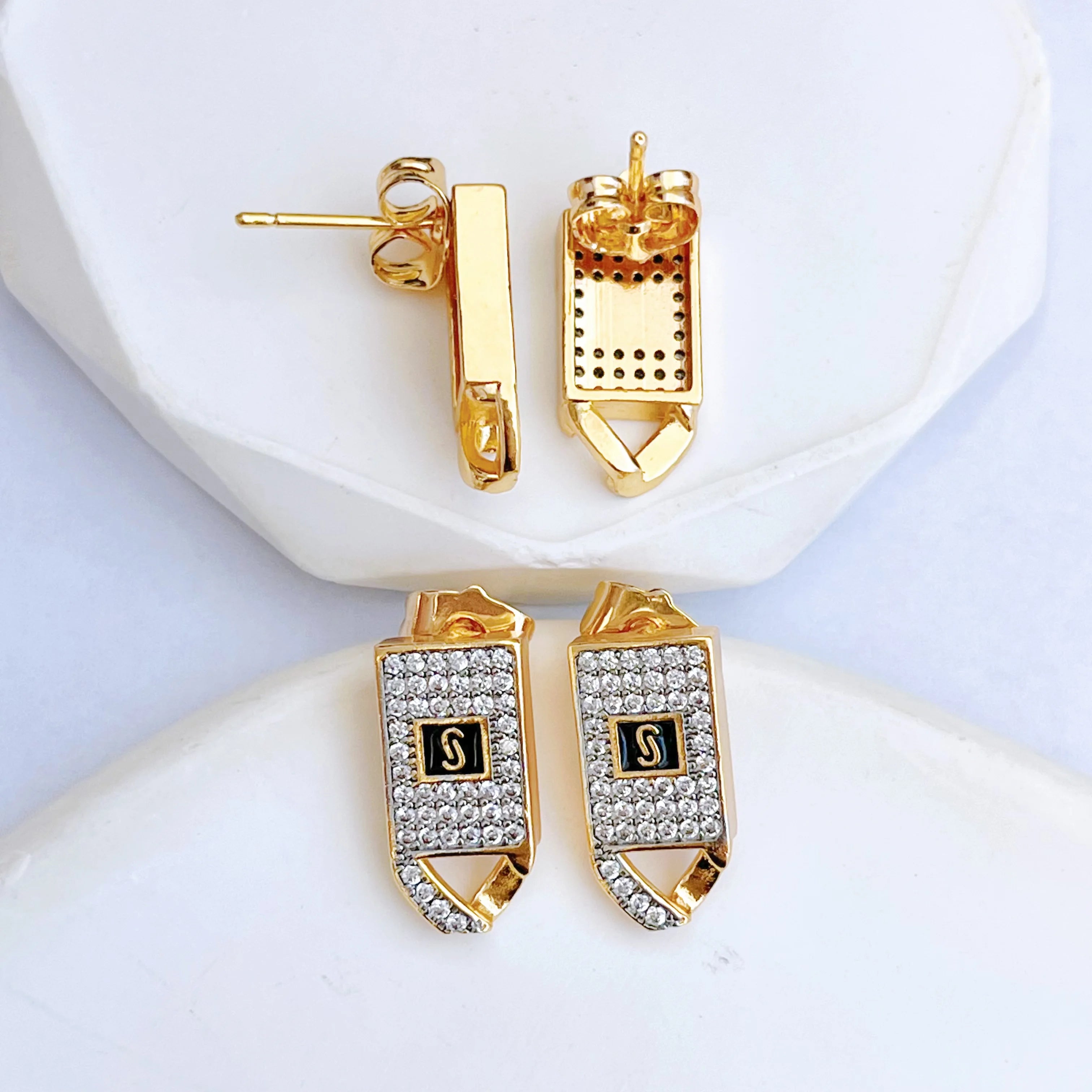 Set Joyería Laminada Oro 14K – Pendientes Mónaco Elegantes + Anillo Ajustable