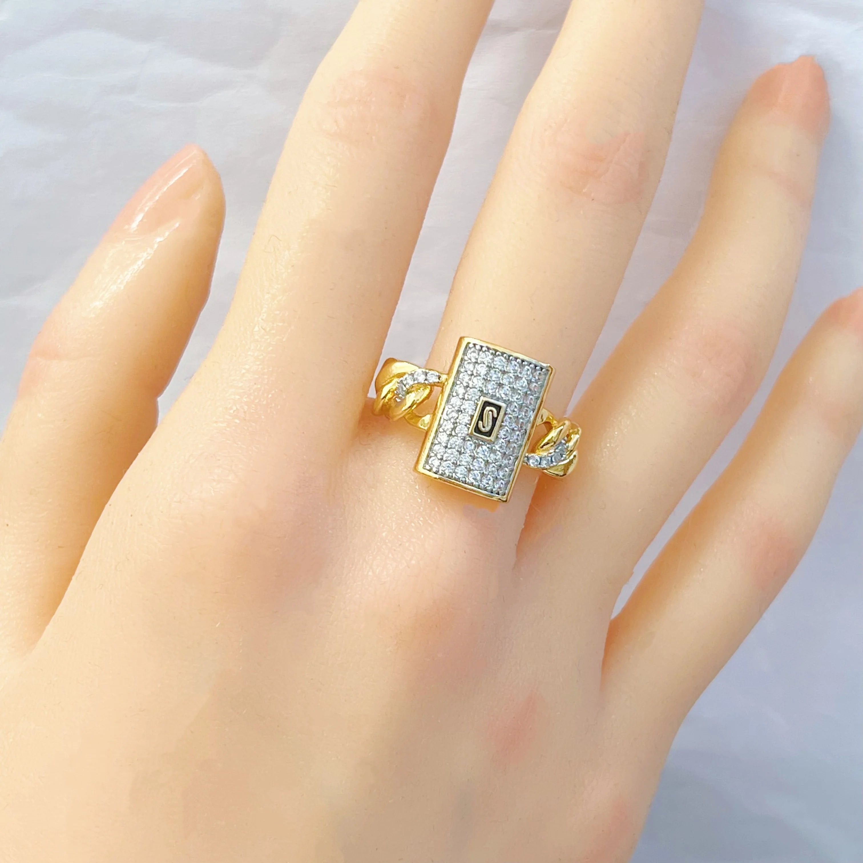 Set Joyería Laminada Oro 14K – Pendientes Mónaco Elegantes + Anillo Ajustable